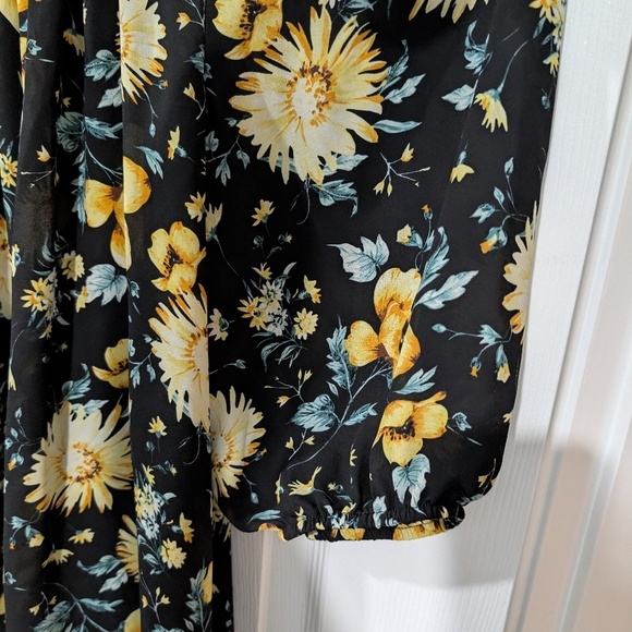 Torrid Black and Yellow Floral Georgette Cold Shoulder Blouse in Size 1 (14/16) - Picture 8 of 13